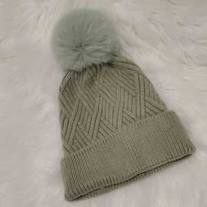 Anthropology Norla Canada Cable Knit  Fur Pom-Pom Beanie Hat Sage Green